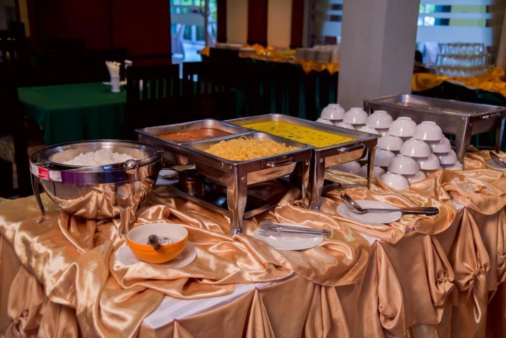 Season Palace Huahin Hotel Cha-Am Bagian luar foto