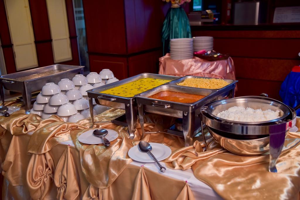 Season Palace Huahin Hotel Cha-Am Bagian luar foto
