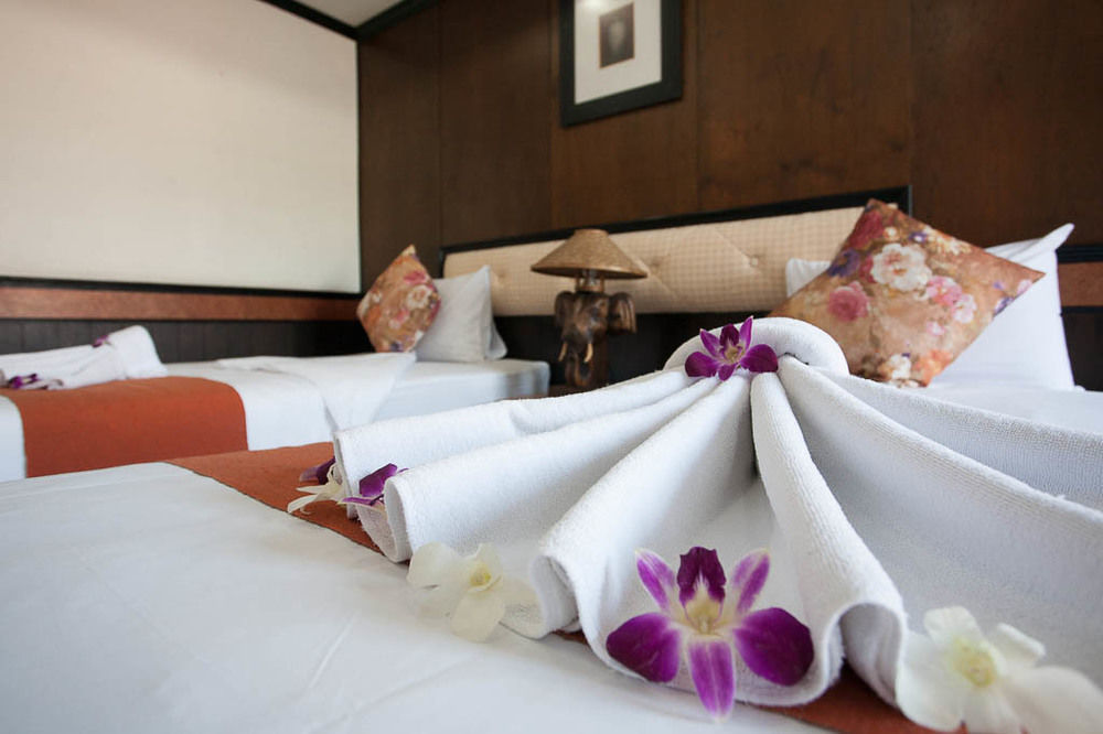 Season Palace Huahin Hotel Cha-Am Bagian luar foto