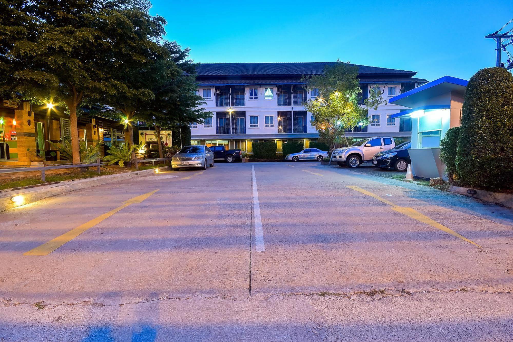 Season Palace Huahin Hotel Cha-Am Bagian luar foto