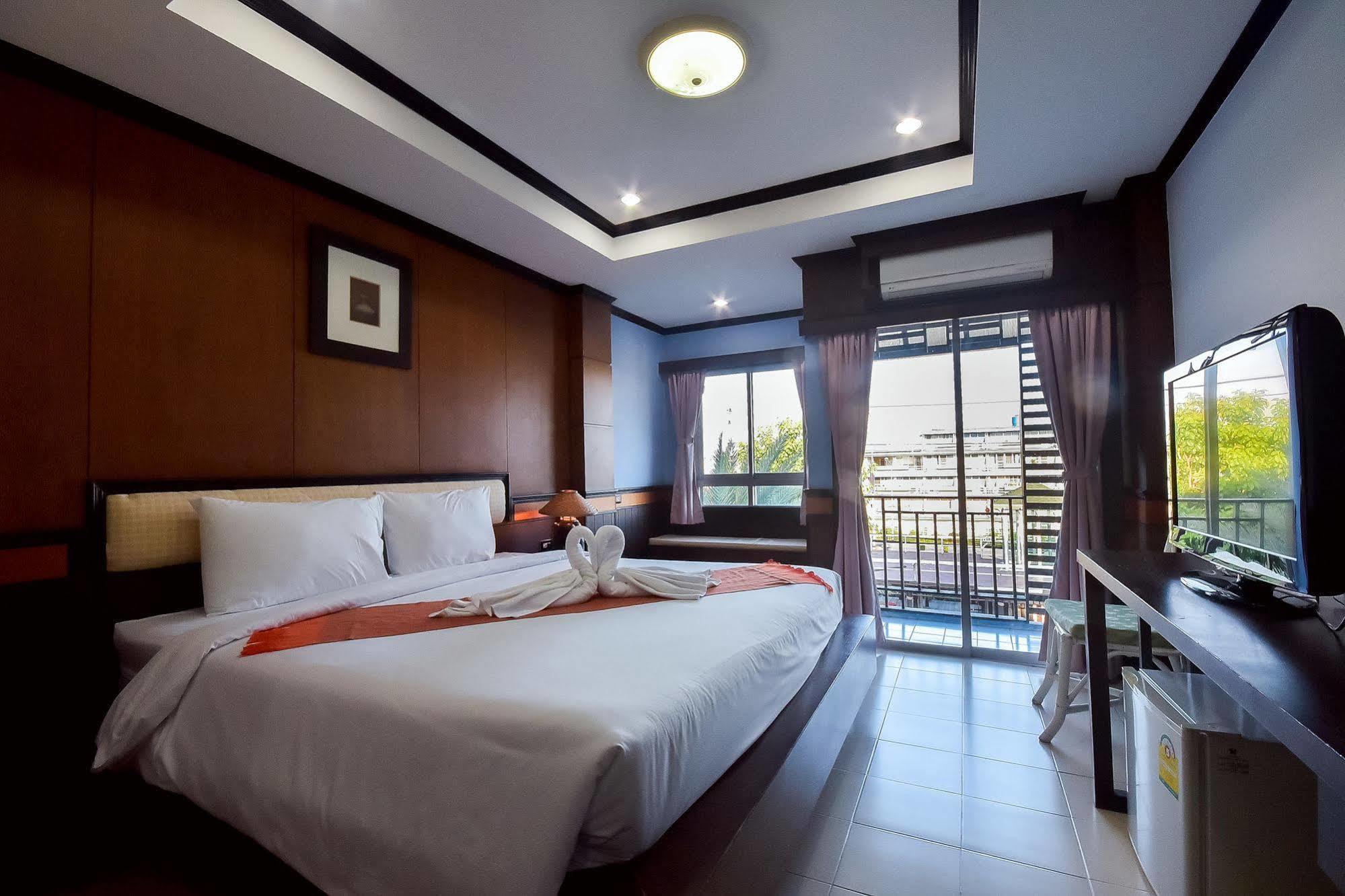 Season Palace Huahin Hotel Cha-Am Bagian luar foto