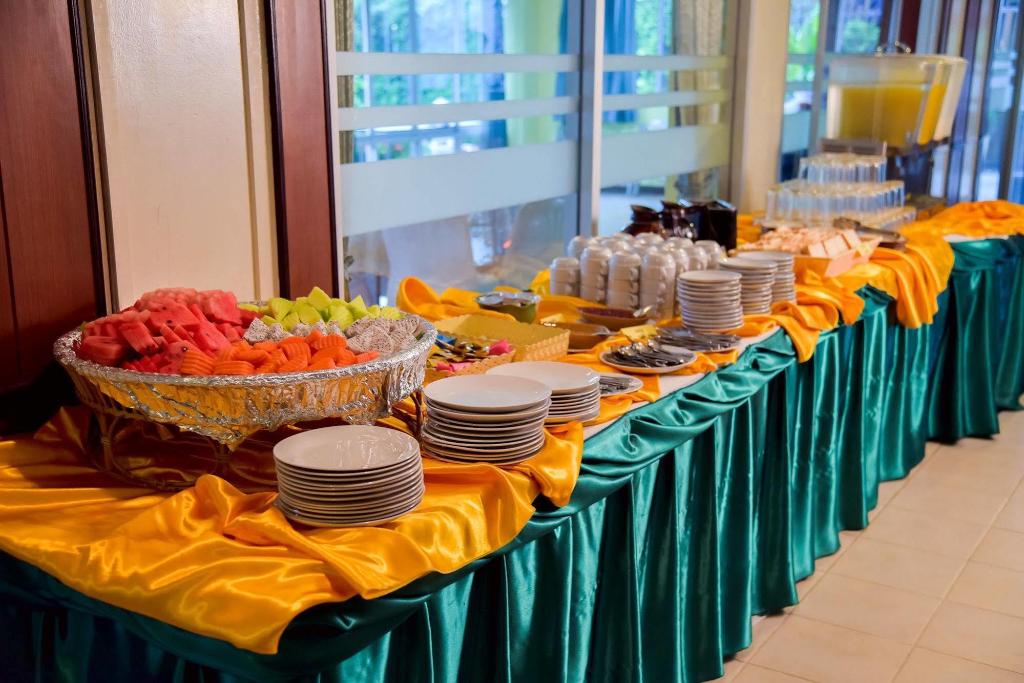 Season Palace Huahin Hotel Cha-Am Bagian luar foto