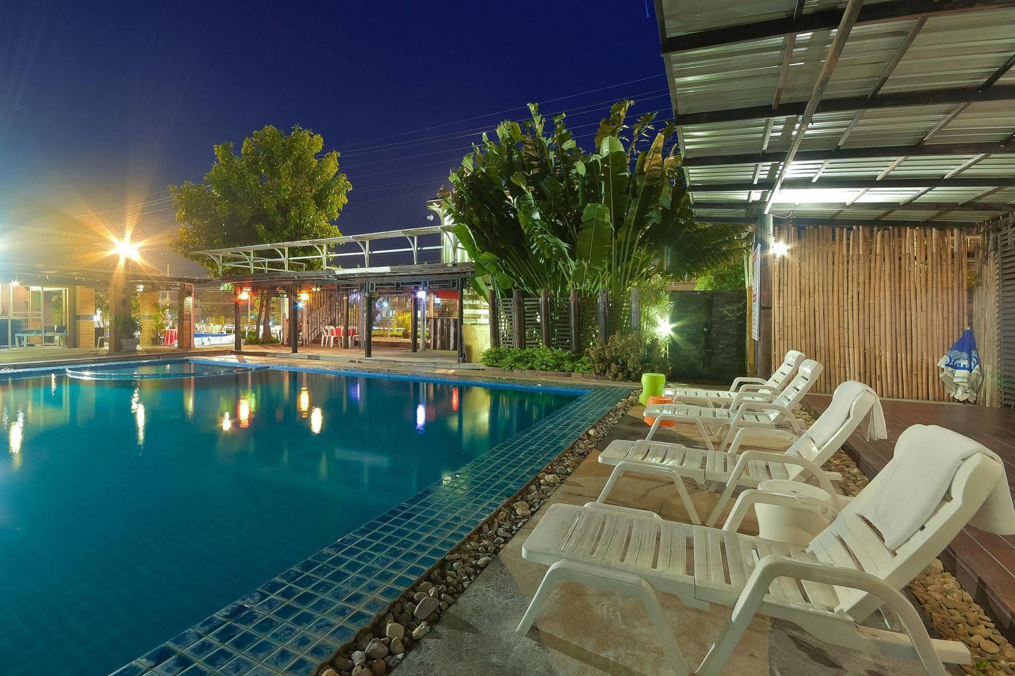 Season Palace Huahin Hotel Cha-Am Bagian luar foto
